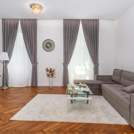 Appartement In With Kitchen