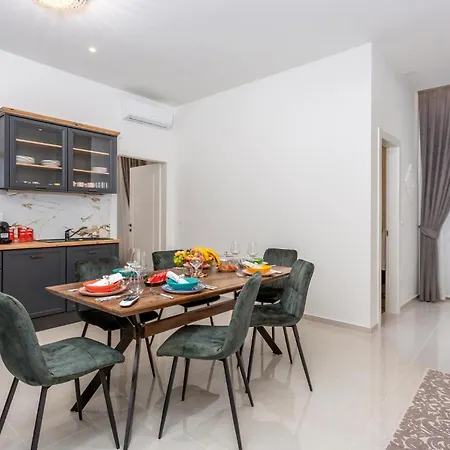 2 Bedroom Lovely In Daire