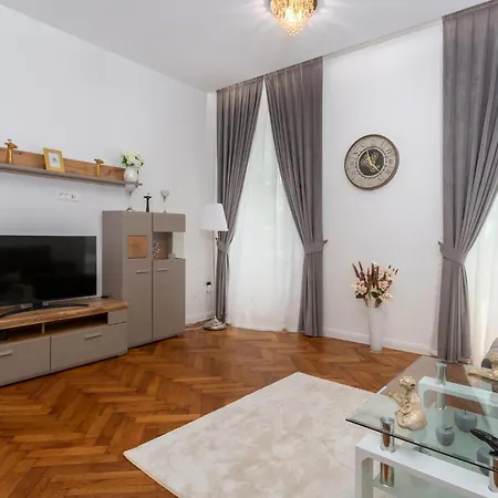 In With Kitchen شقة أوباتيا