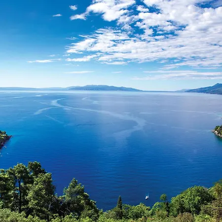 2 Bedroom Lovely In Apartament Opatija