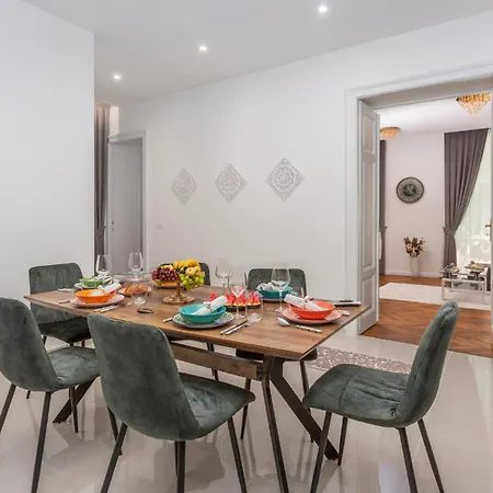 2 Bedroom Lovely In *